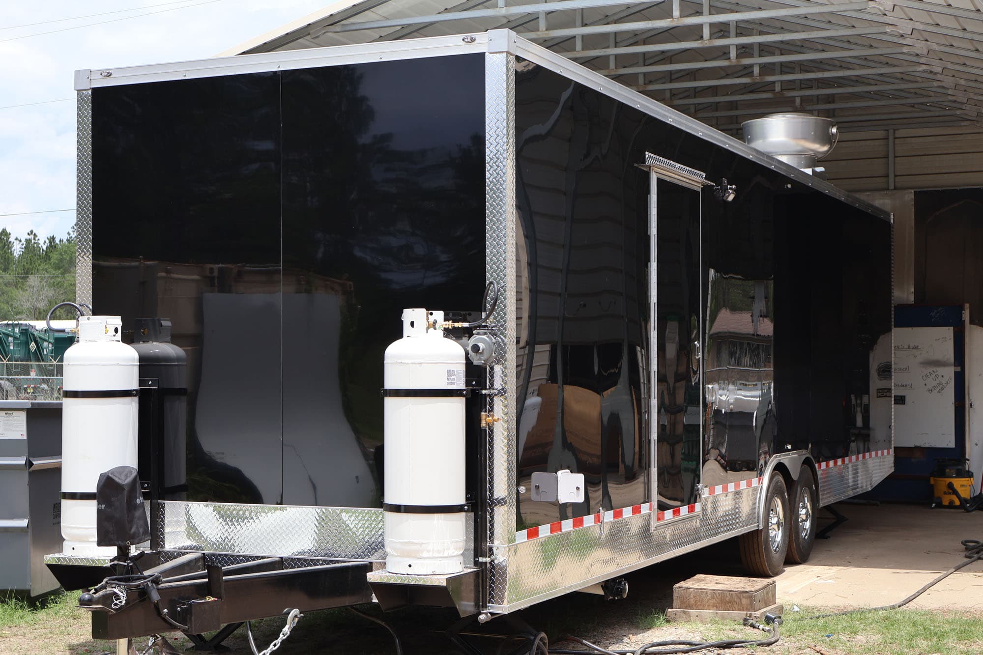 Custom food trailer built by Worldwide Trailers USA